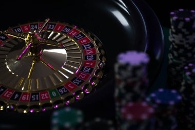 disinitoto login Dragon Tiger tables showing real-time dealer video feed and betting interface with multiple stake options